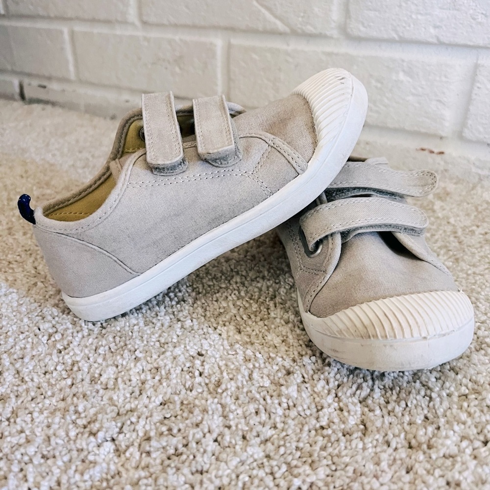 Cat & Jack girls velcro shoes white shell toe